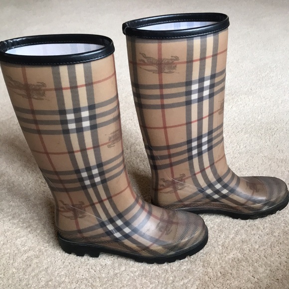 BURBERRY rain boots in excellent condition - Picture 16 of 17